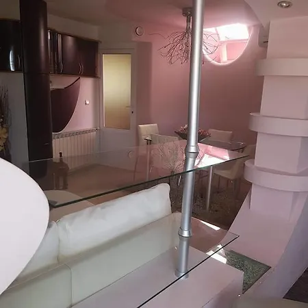 Apartment Divine Warna