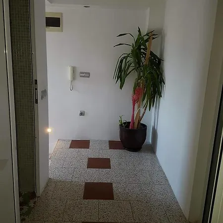 Apartment Divine Warna