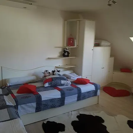 Apartment Divine Warna