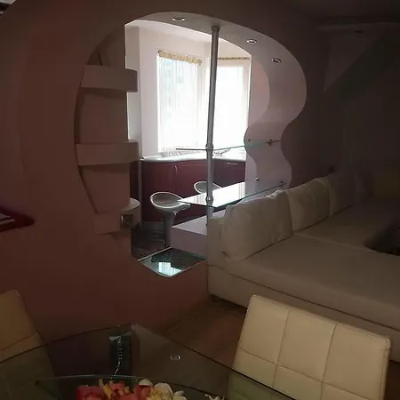 Divine Apartment Warna