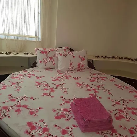 Divine Apartment Warna